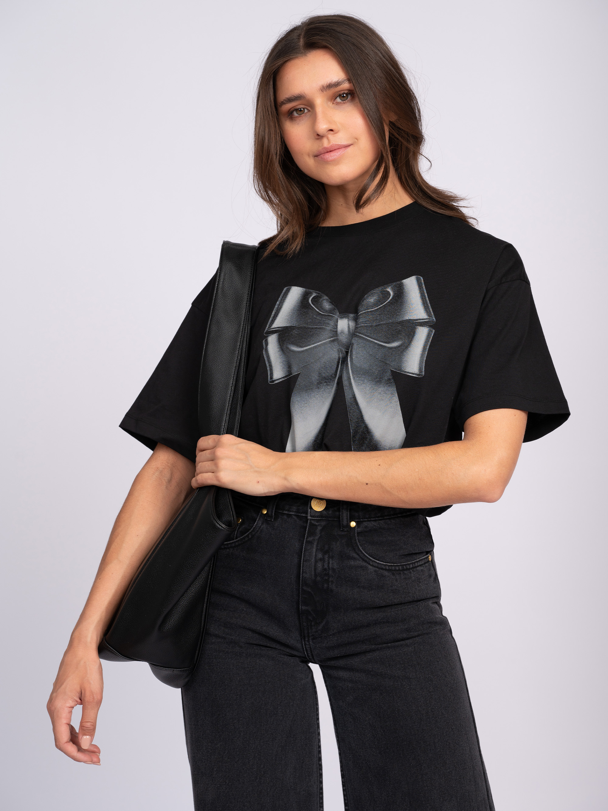 Loose-fitting T-shirt with bow print