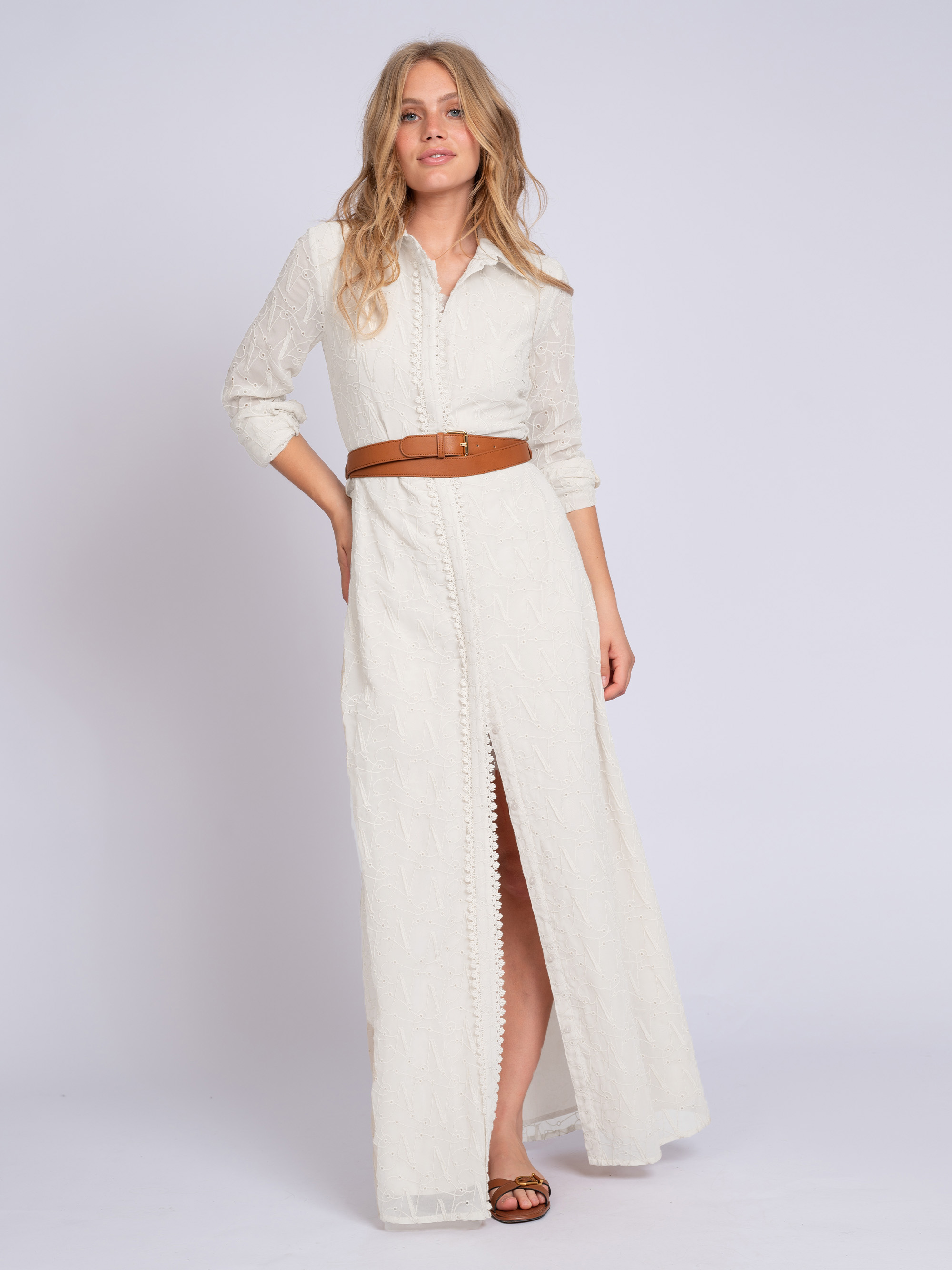 Maxi blousejurk van broderie anglaise met strikceintuur