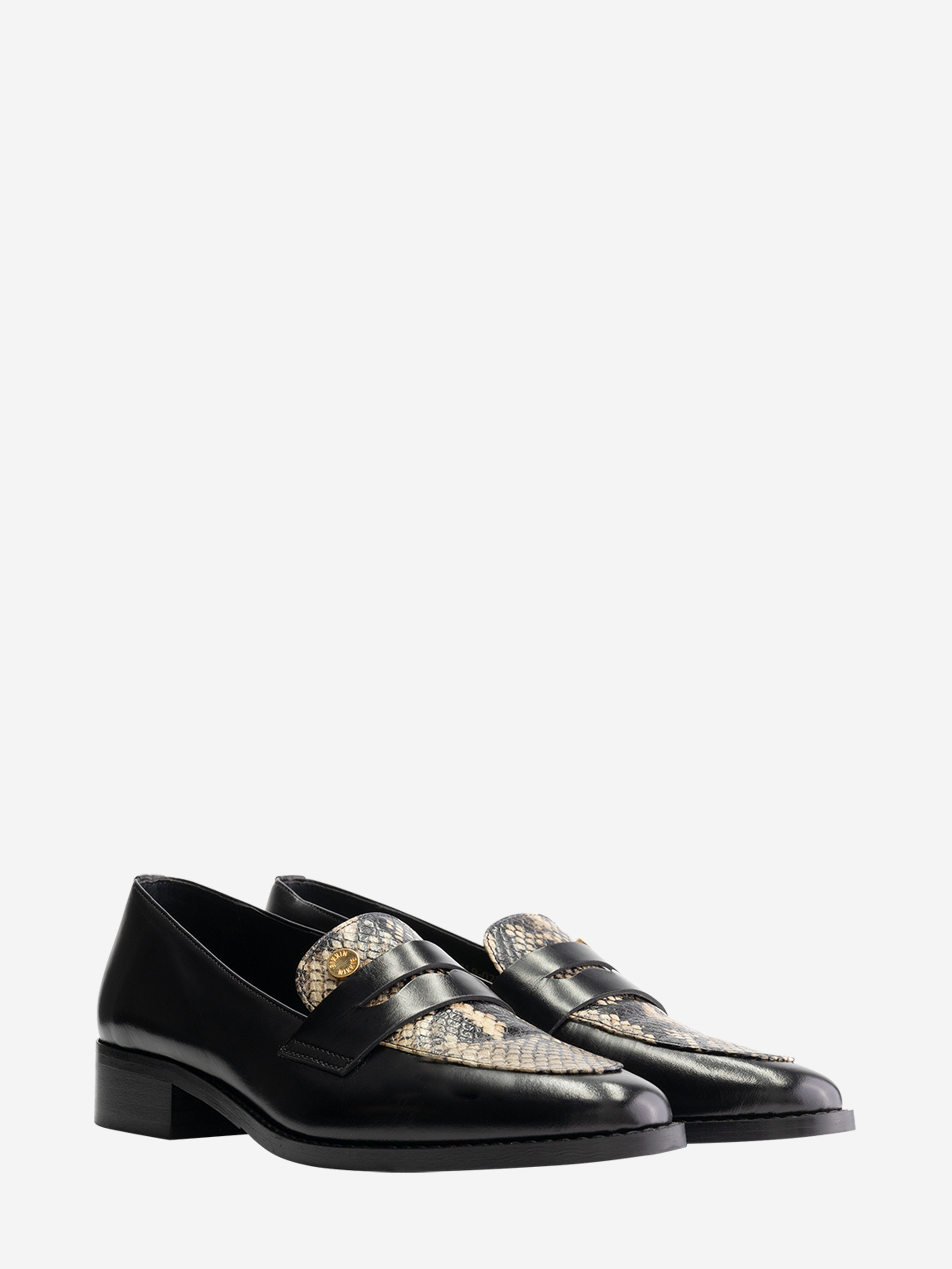 Loafer with snake pattern