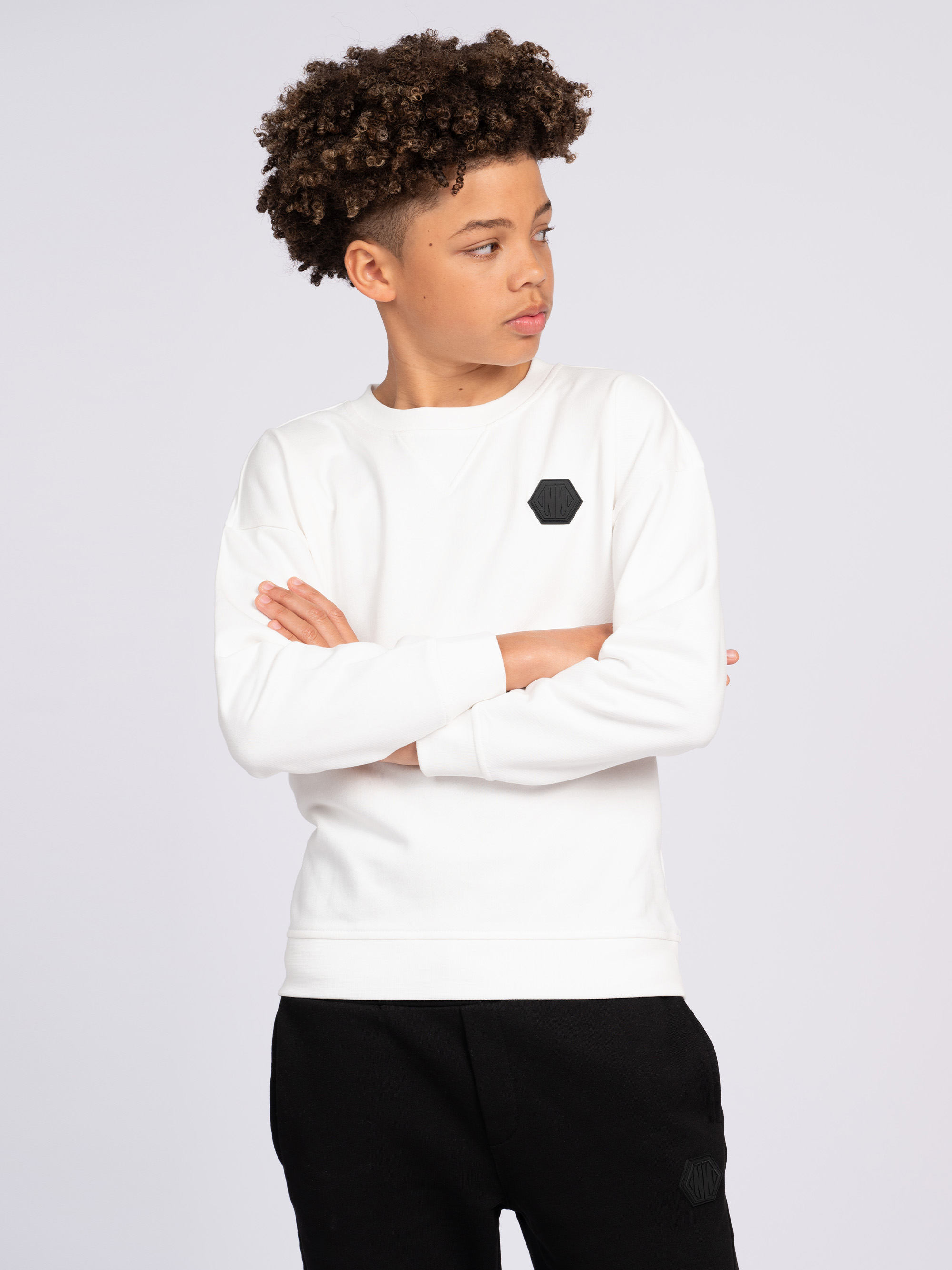 Loose-fitting sweater with N&N logo patch