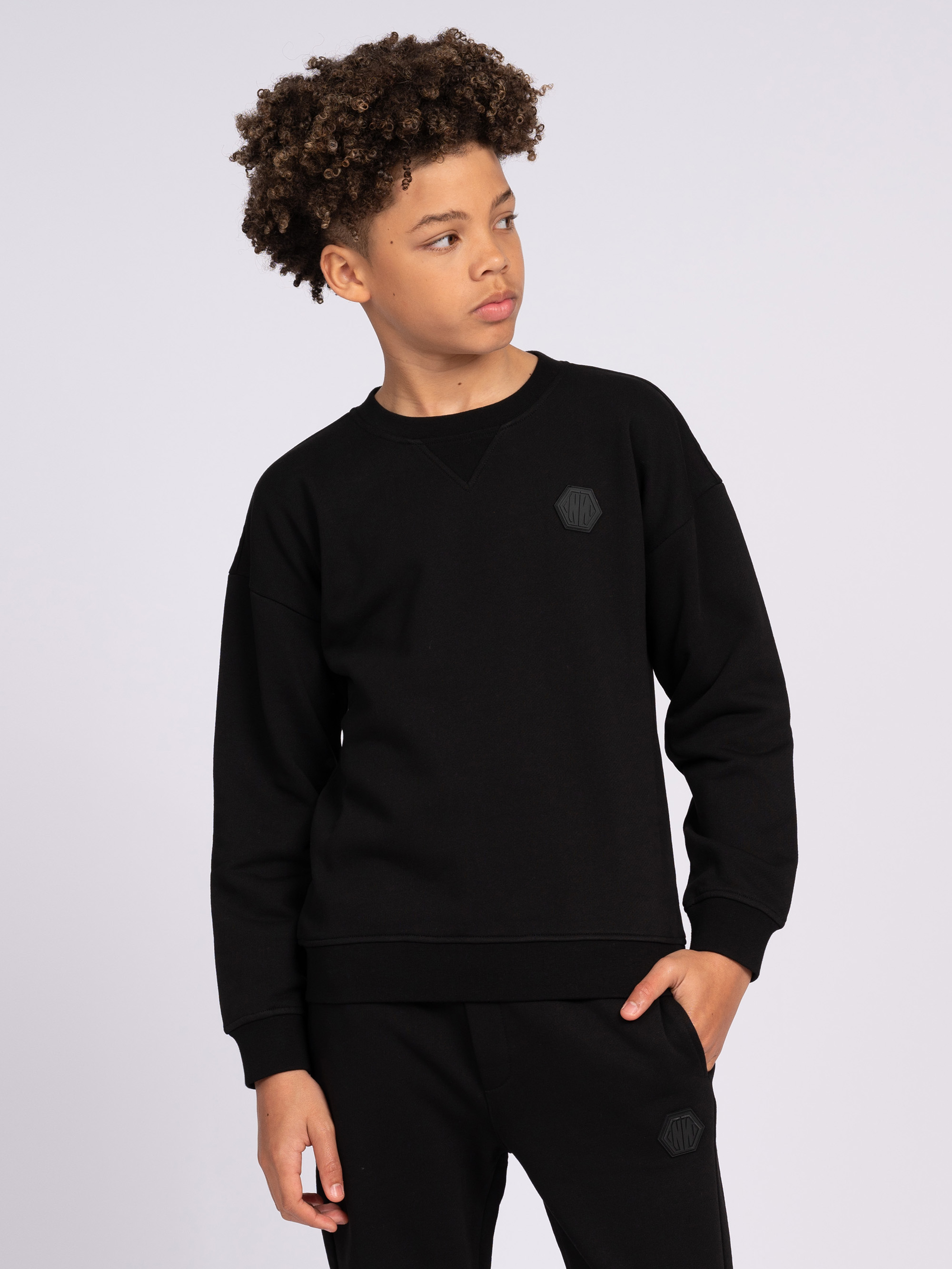 Loose-fitting sweater with N&N logo patch